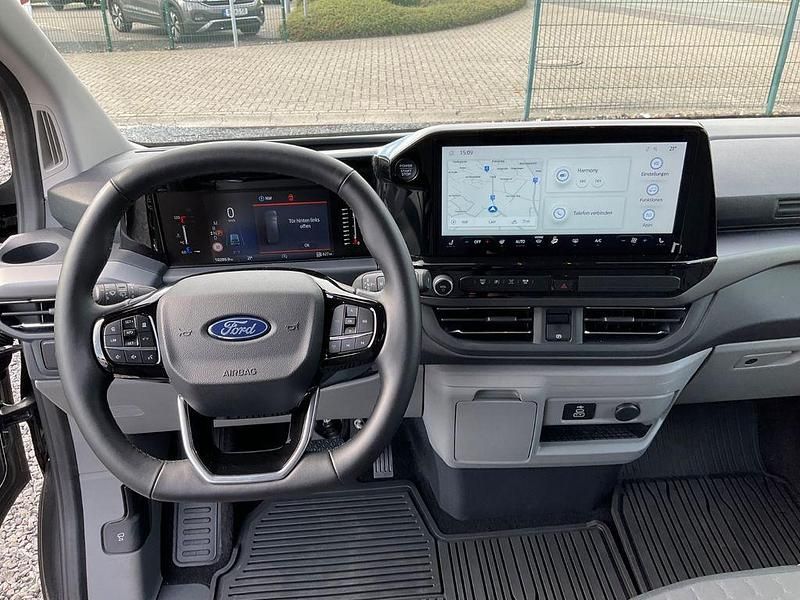 Gebraucht Ford Tourneo Titanium 170 PS (125 kW) 2025 Grau Van / Kleinbus