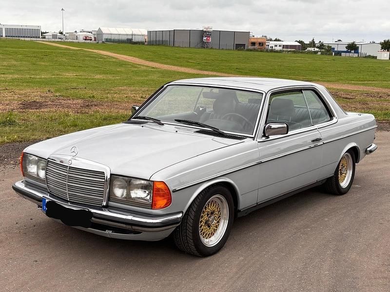 Gebraucht Mercedes 280 185 PS (136 kW) 1983 Silber Coupé