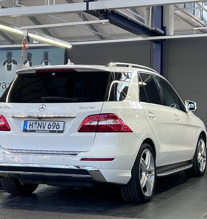 Weiß Gebraucht 2015 Mercedes ML350 SUV | 29.000 € (Etwas zu teuer) - Bild 1/4