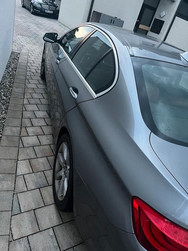 Grau Gebraucht 2010 BMW 528 Limousine | 12.000 € (Etwas zu teuer) - Bild 1/4