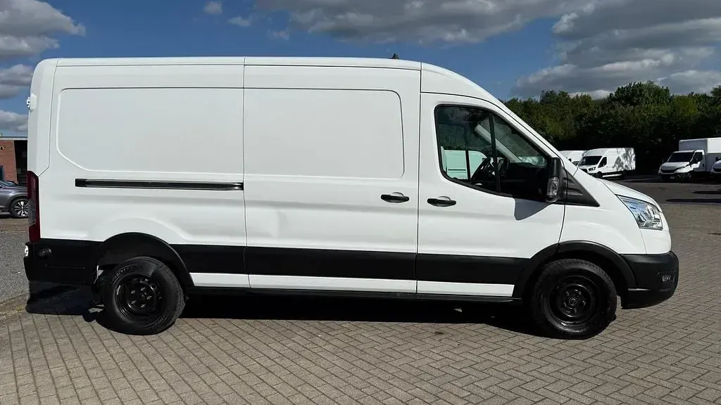 Gebraucht Ford Transit 131 PS (96 kW) 2021 Weiß Van / Kleinbus