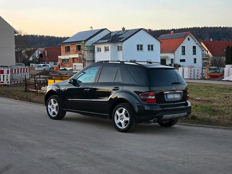 Gebraucht Mercedes ML320 230 PS (169 kW) 2007 Schwarz SUV