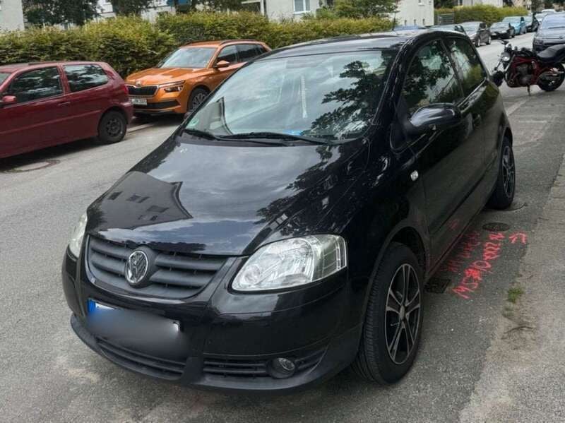 Schwarz Gebraucht 2010 VW Fox Style Kleinwagen | 1.800 € (Etwas zu teuer) - Bild 1/4