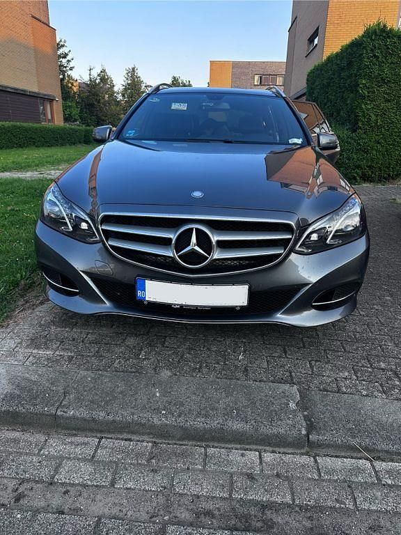 Grau Gebraucht 2015 Mercedes E300 Avantgarde Limousine | 14.000 € (Fairer Preis) - Bild 1/2