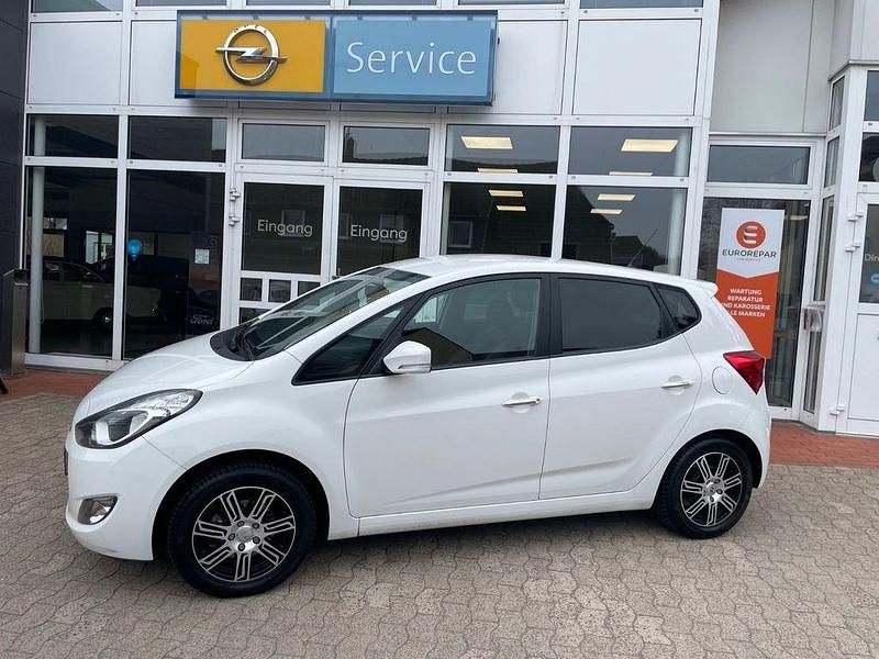 Gebraucht Hyundai ix20 Classic 90 PS (66 kW) 2012 Weiß Kleinwagen