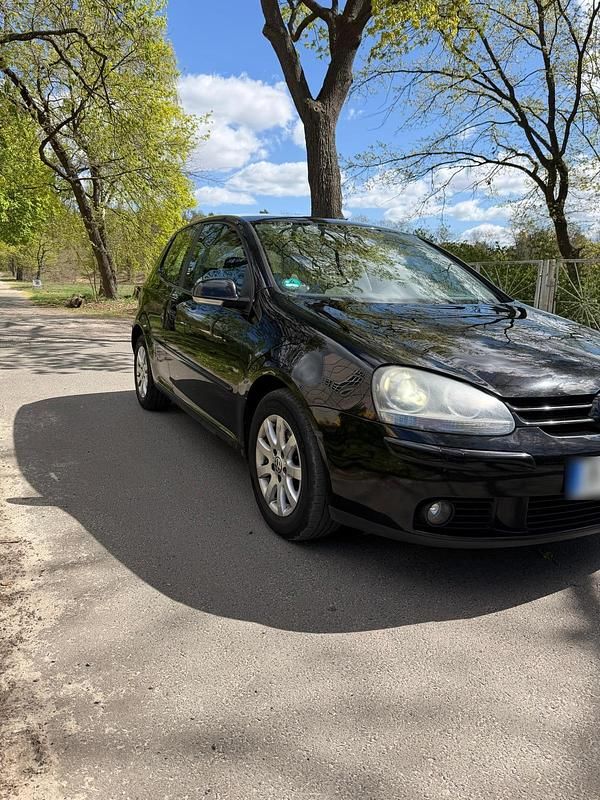 Usata VW Golf V 105 CV (77 kW) 2007 Nero Utilitaria