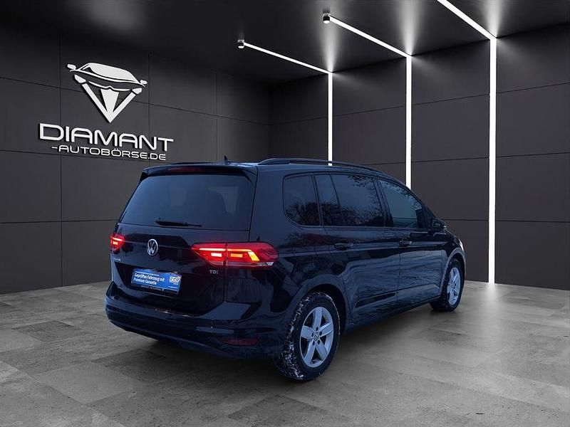 Gebraucht VW Touran Comfortline 110 PS (80 kW) 2016 Schwarz Van / Kleinbus