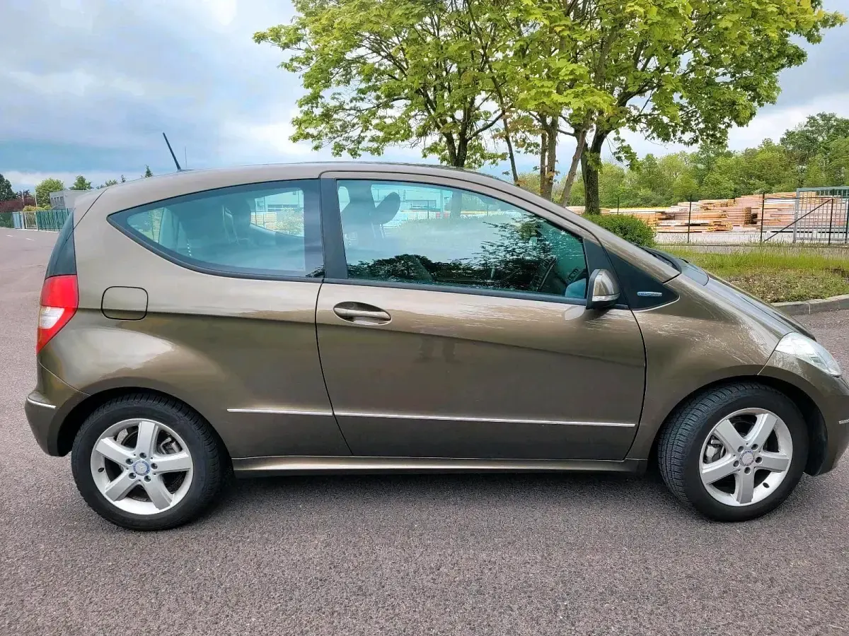 Gebraucht Mercedes A170 Elegance 115 PS (84 kW) 2009 Braun Kleinwagen