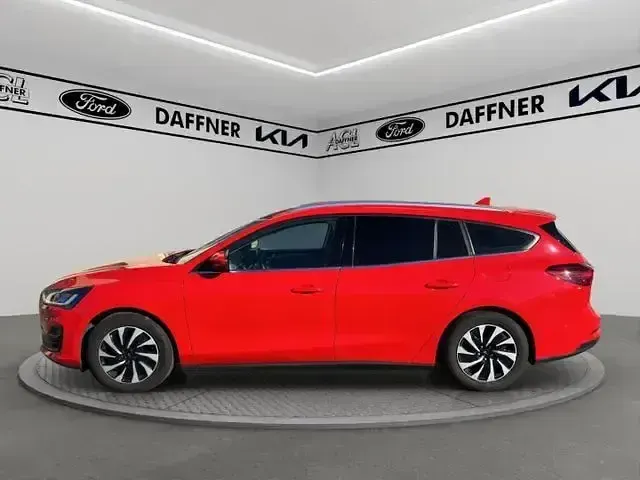 Używany Ford Focus Titanium 116 KM (85 kW) 2024 Czerwony Kombi