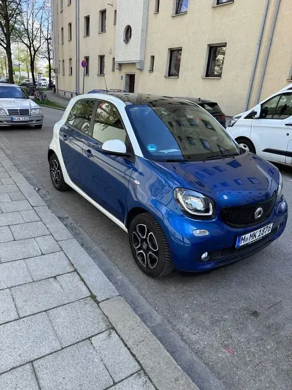 Używany Smart ForFour Prime 90 KM (66 kW) 2017 Niebieski Hatchback