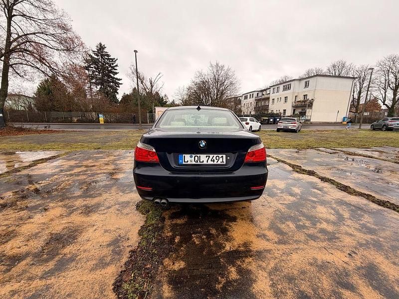 Gebraucht BMW 523 Sport Line 190 PS (139 kW) 2008 Blau Limousine