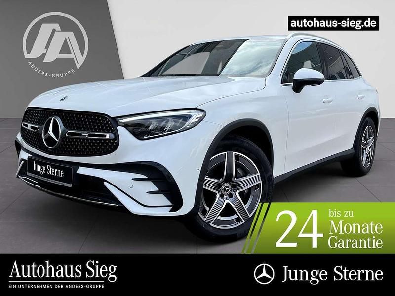 Opalithweiß Gebraucht 2023 Mercedes GLC200 AMG SUV | 52.174 € (Fairer Preis) - Bild 1/3