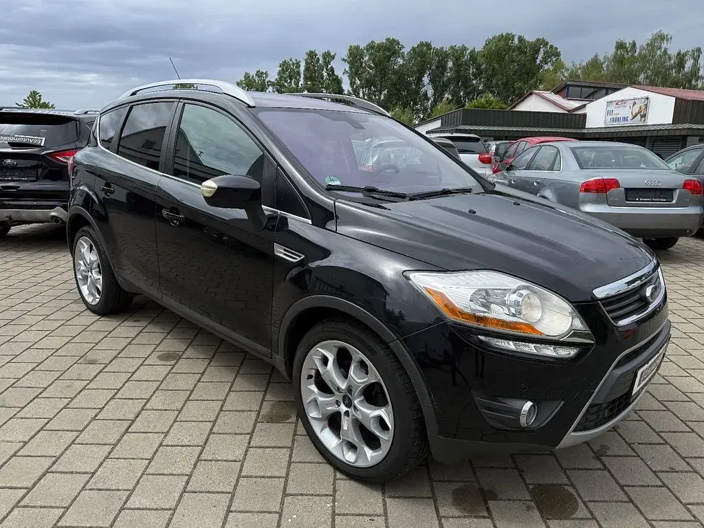 Usado Ford Kuga Titanium 140 HP (102 kW) 2012 Preto SUV