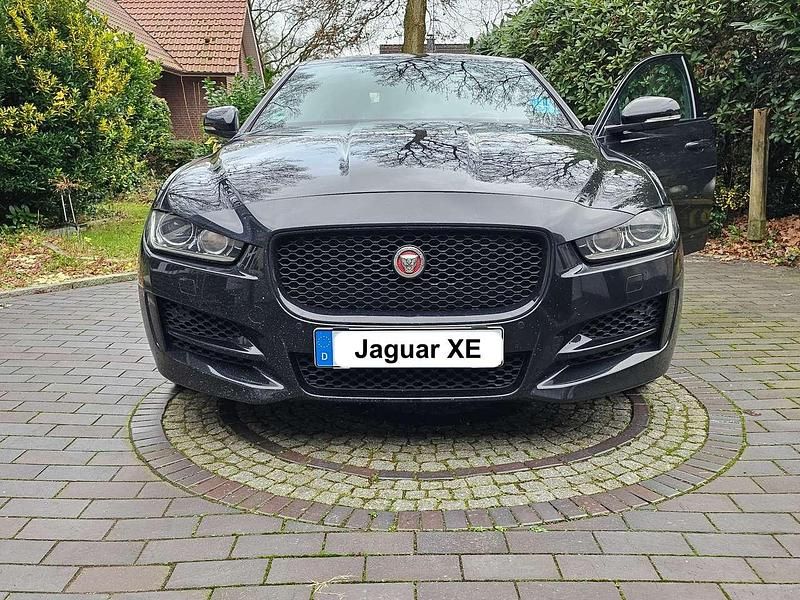 Schwarz Gebraucht 2015 Jaguar XE R-Sport Limousine | 15.000 € (Fairer Preis) - Bild 1/4