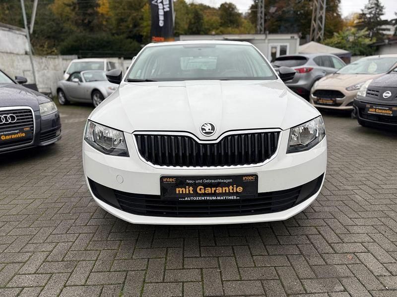 Weiß Gebraucht 2014 Skoda Octavia Active Limousine | 7.299 € (Fairer Preis) - Bild 1/4