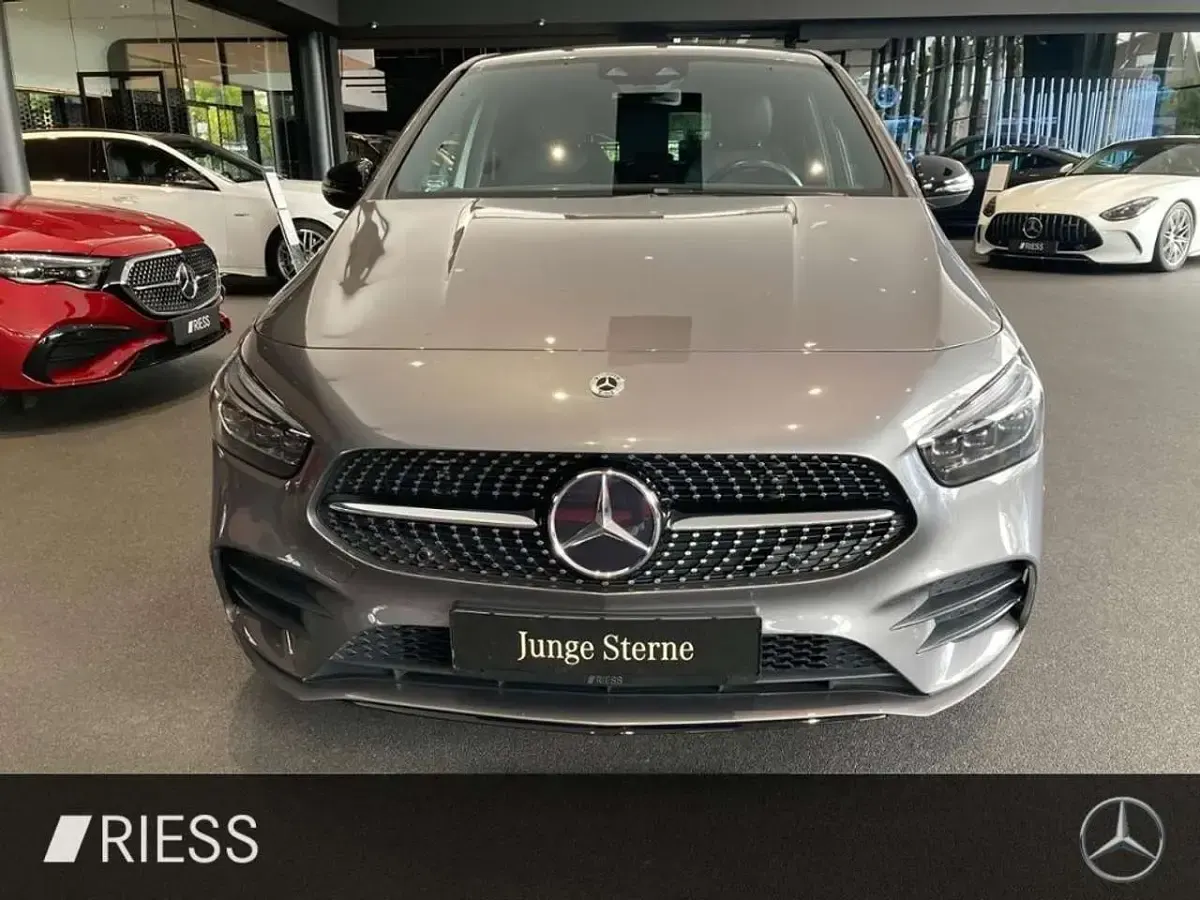 Gebraucht Mercedes B200 AMG 163 PS (119 kW) 2022 Grau Kleinwagen