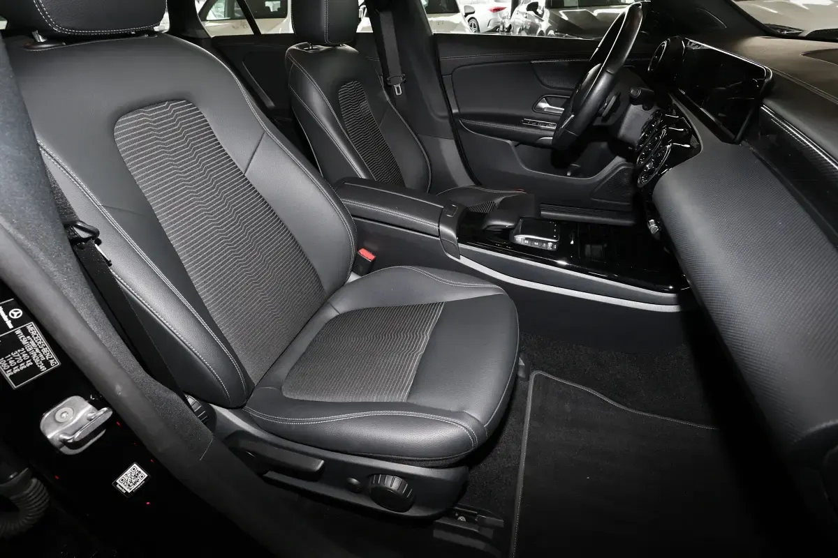 Gebraucht Mercedes CLA220 190 PS (139 kW) 2022 Schwarz Limousine