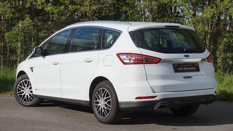 Gebraucht Ford S-MAX Ambiente 190 PS (139 kW) 2019 Weiß Van / Kleinbus