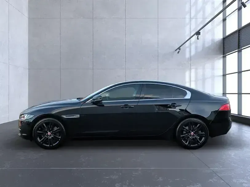 Gebraucht Jaguar XE Prestige 241 PS (177 kW) 2017 Schwarz Limousine