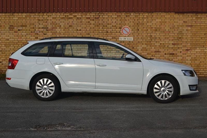 Gebraucht Skoda Octavia ScoutLine 110 PS (80 kW) 2016 Weiß Kleinwagen