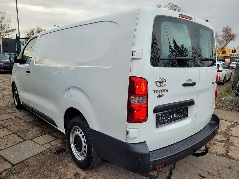 Gebraucht Toyota Proace 144 PS (105 kW) 2022 Weiß Van / Kleinbus
