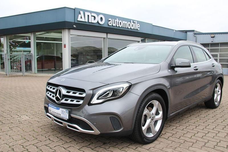 Gebraucht Mercedes GLA180 Urban 122 PS (89 kW) 2019 Grau SUV