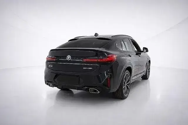 Gebraucht BMW X4 M Sport 245 PS (180 kW) 2025 Schwarz SUV