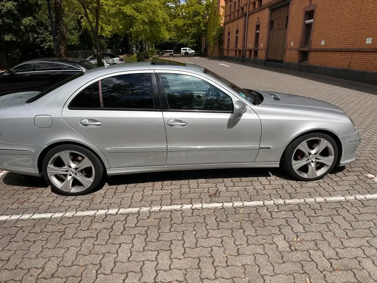 Gebraucht Mercedes E320 224 PS (164 kW) 2007 Grau Limousine