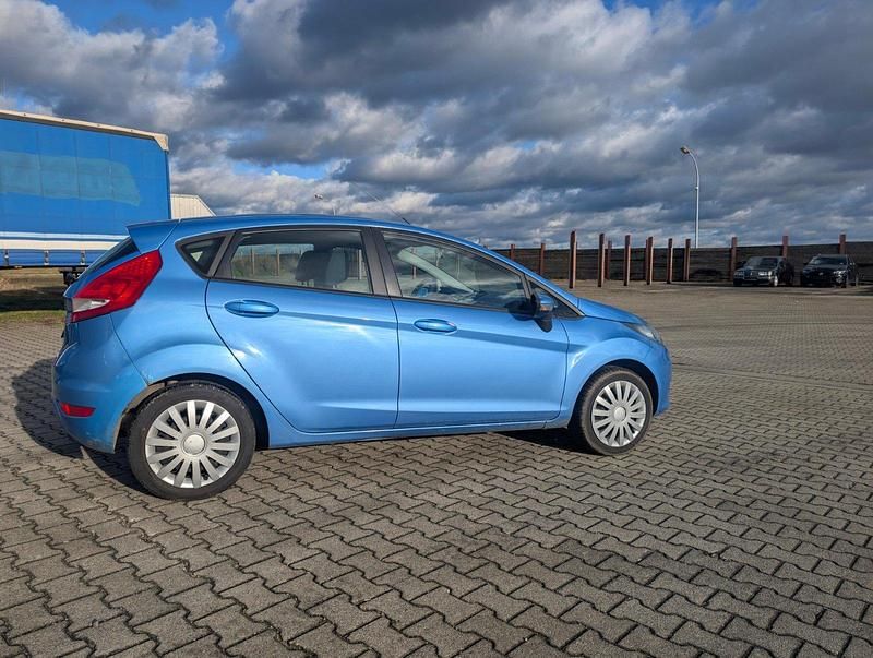 Gebraucht Ford Fiesta 82 PS (60 kW) 2012 Blau Kleinwagen