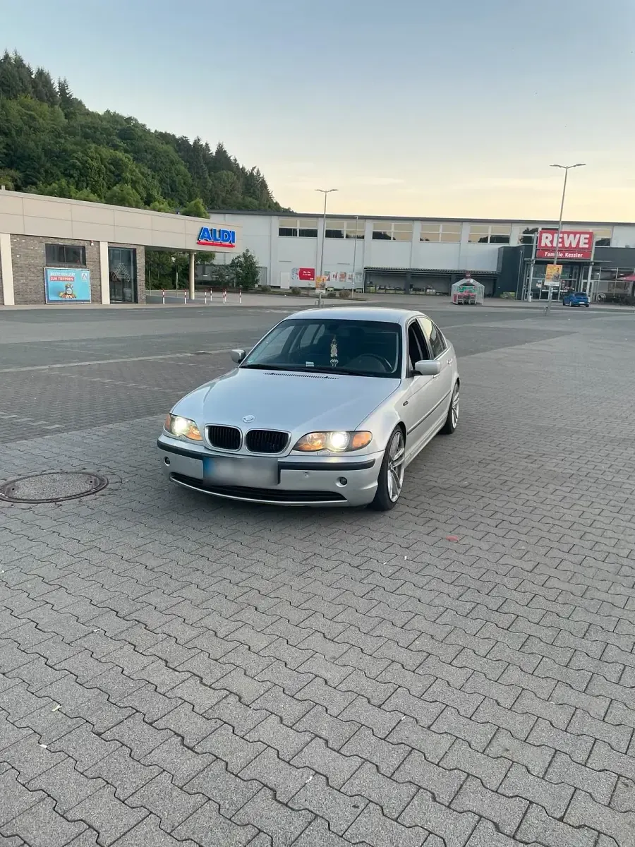 Gebraucht BMW 318 143 PS (105 kW) 2002 Silber Limousine
