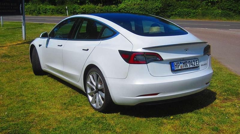 Second-hand Tesla Model 3 350 kW (476 CP) 2019 Alb Berlinǎ