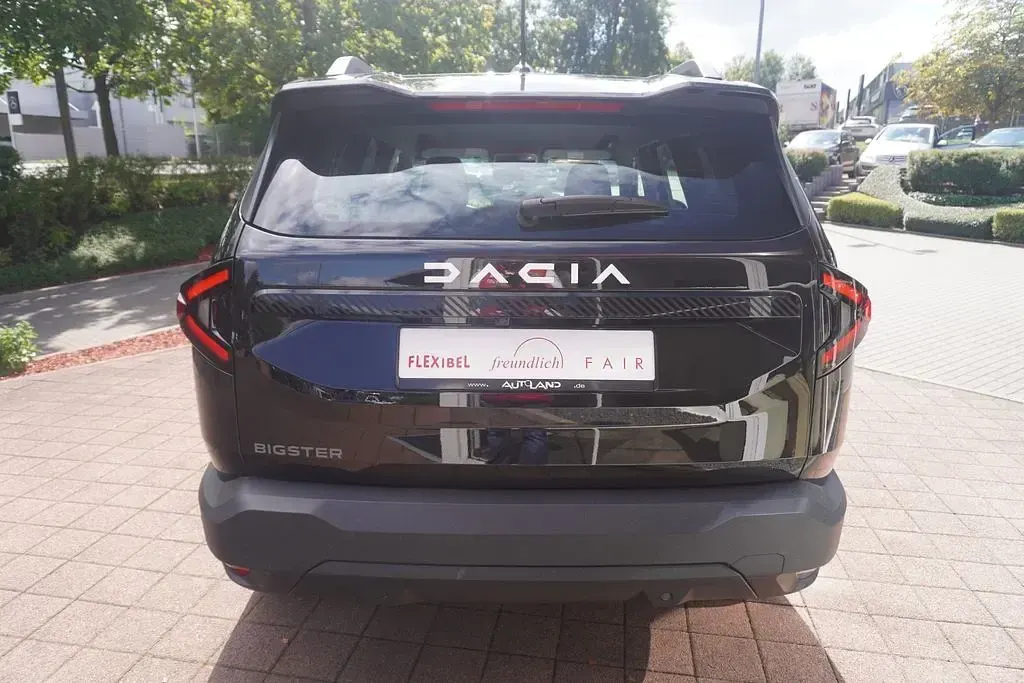 Neu Dacia Bigster Essentiel 140 PS (102 kW) 2026 Schwarz SUV