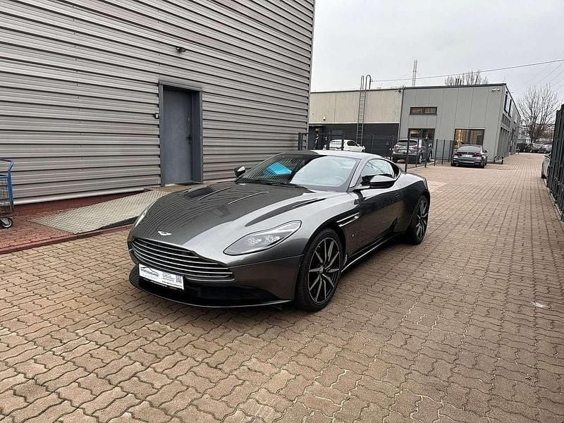 Gebraucht Aston Martin DB11 Launch Edition 647 PS (475 kW) 2017 Magnetic silver Coupé