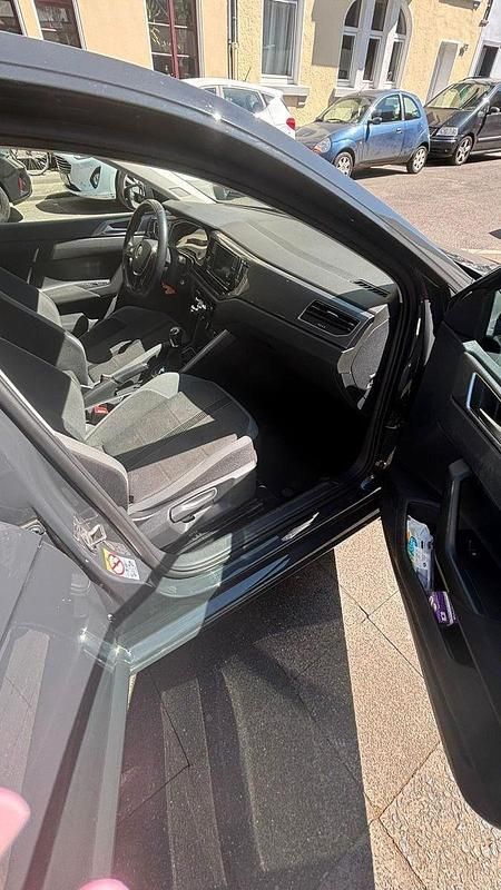 Grau Gebraucht 2018 VW Polo Highline Kleinwagen | 12.300 € (Fairer Preis) - Bild 1/4
