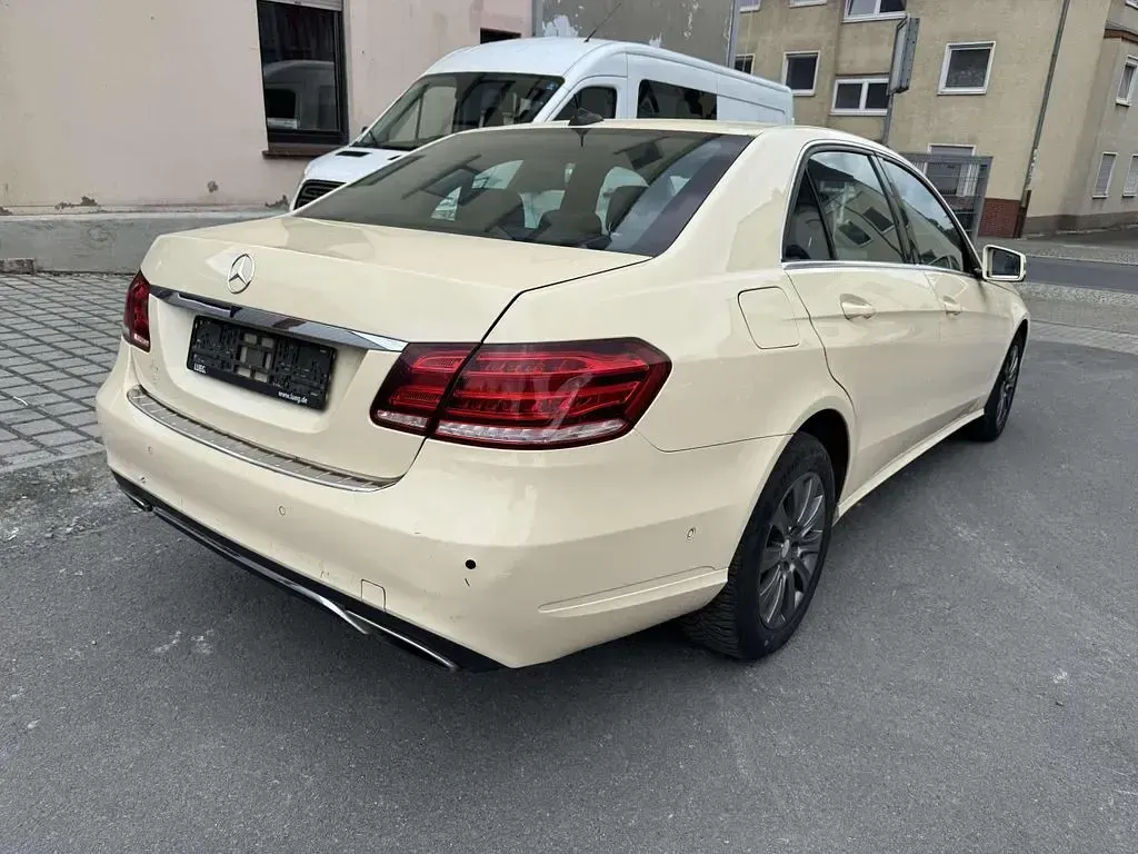 Używany Mercedes E200 136 KM (100 kW) 2016 Żółty Sedan/Limuzyna