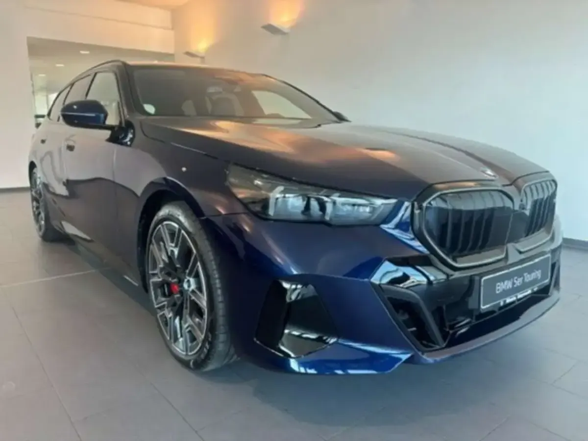 Gebraucht BMW 540 M Sport 303 PS (222 kW) 2026 Blau Kombi