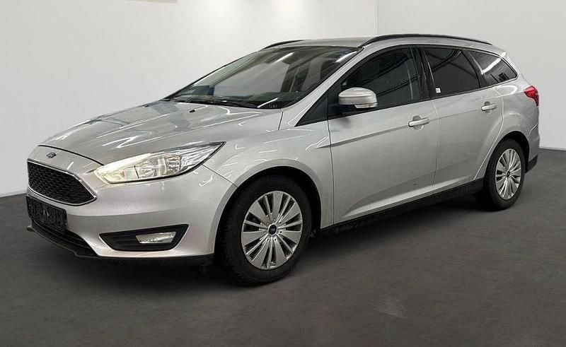 Gebraucht Ford Focus Business Edition 125 PS (91 kW) 2015 Silber Limousine