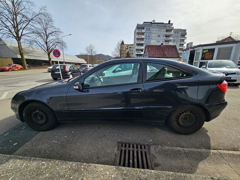 Gebraucht Mercedes C200 163 PS (119 kW) 2003 Schwarz Coupé