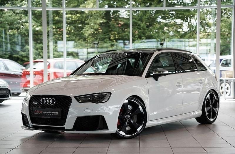 Weiß Gebraucht 2016 Audi RS3 Sportback Sport Kleinwagen | 34.800 € (Etwas zu teuer) - Bild 1/3