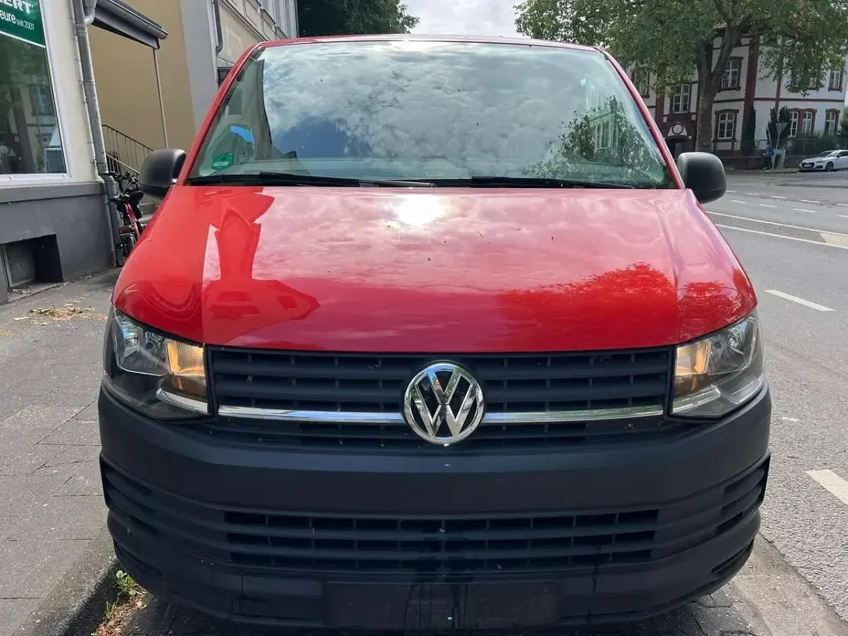 Gebraucht VW Transporter 102 PS (75 kW) 2017 Rot Van