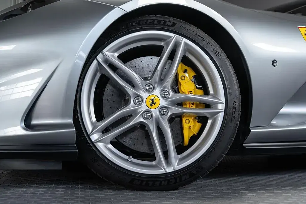Second-hand Ferrari 812 795 CP (584 kW) 2023 Gri Cabrio