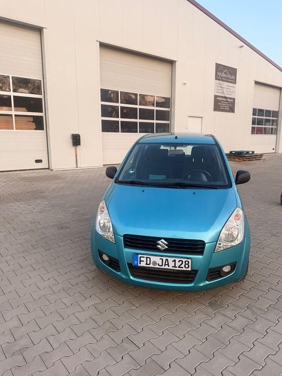 Gebraucht Suzuki Splash 65 PS (47 kW) 2009 Blau Kleinwagen