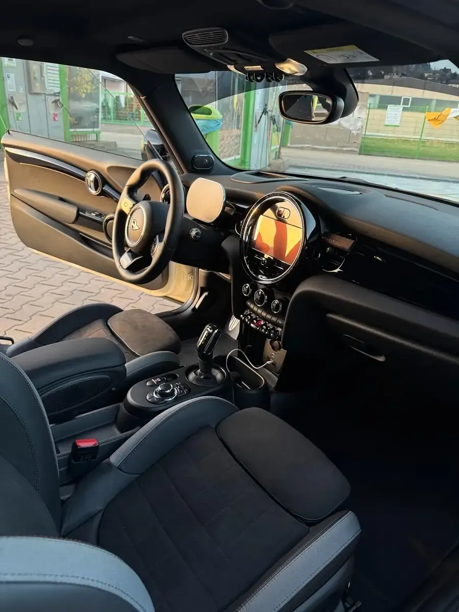 Używany Mini John Cooper Works 231 KM (169 kW) 2022 Biały Hatchback