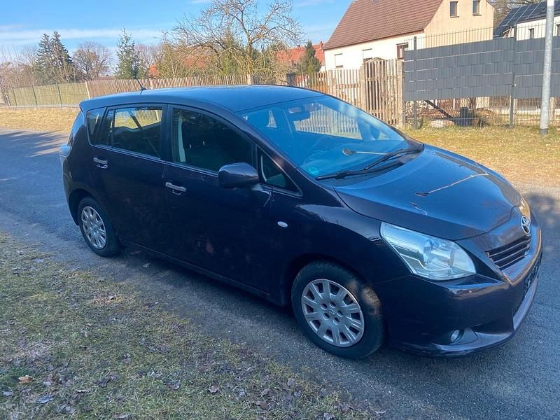 Gebraucht Toyota Verso 126 PS (92 kW) 2009 Violet Van / Kleinbus