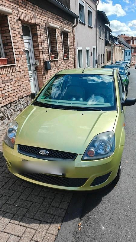 Gelb Gebraucht 2007 Ford Fiesta Kleinwagen | 2.000 € (Fairer Preis) - Bild 1/4