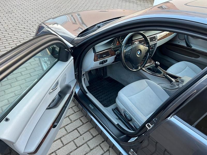 Gebraucht BMW 320 150 PS (110 kW) 2005 Silber Limousine
