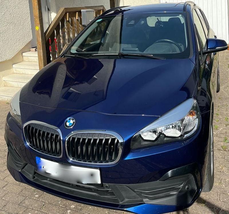 Blau Gebraucht 2018 BMW 218 Gran Tourer Van / Kleinbus | 19.500 € (Teuer) - Bild 1/4