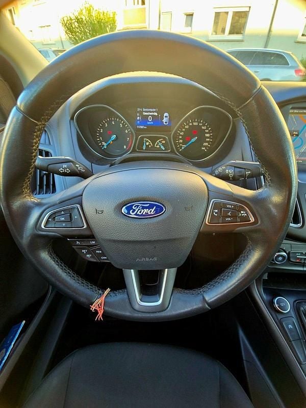 Gebraucht Ford Focus 125 PS (91 kW) 2016 Andere farben Limousine