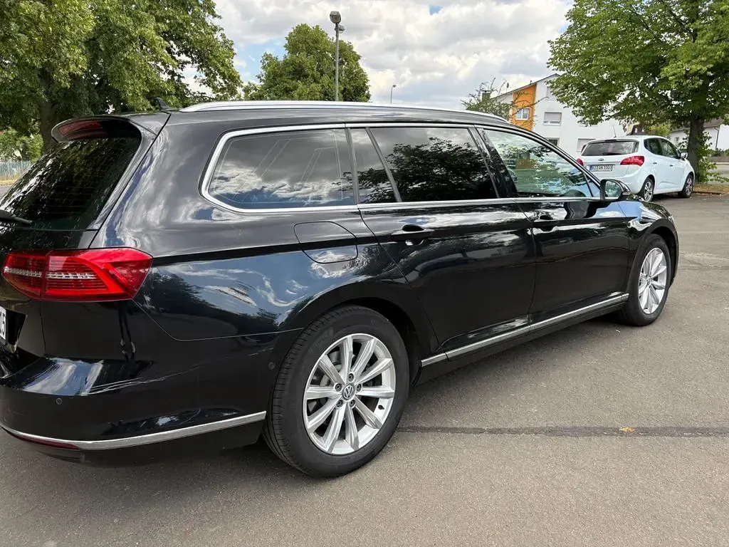 Gebraucht VW Passat Highline 150 PS (110 kW) 2016 Schwarz Kombi