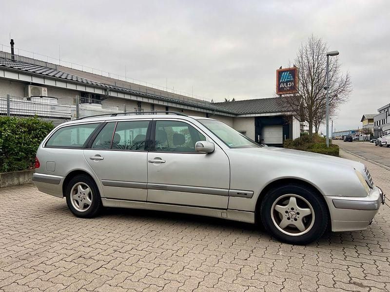 Gebraucht Mercedes E240 170 PS (125 kW) 2000 Silber Kombi